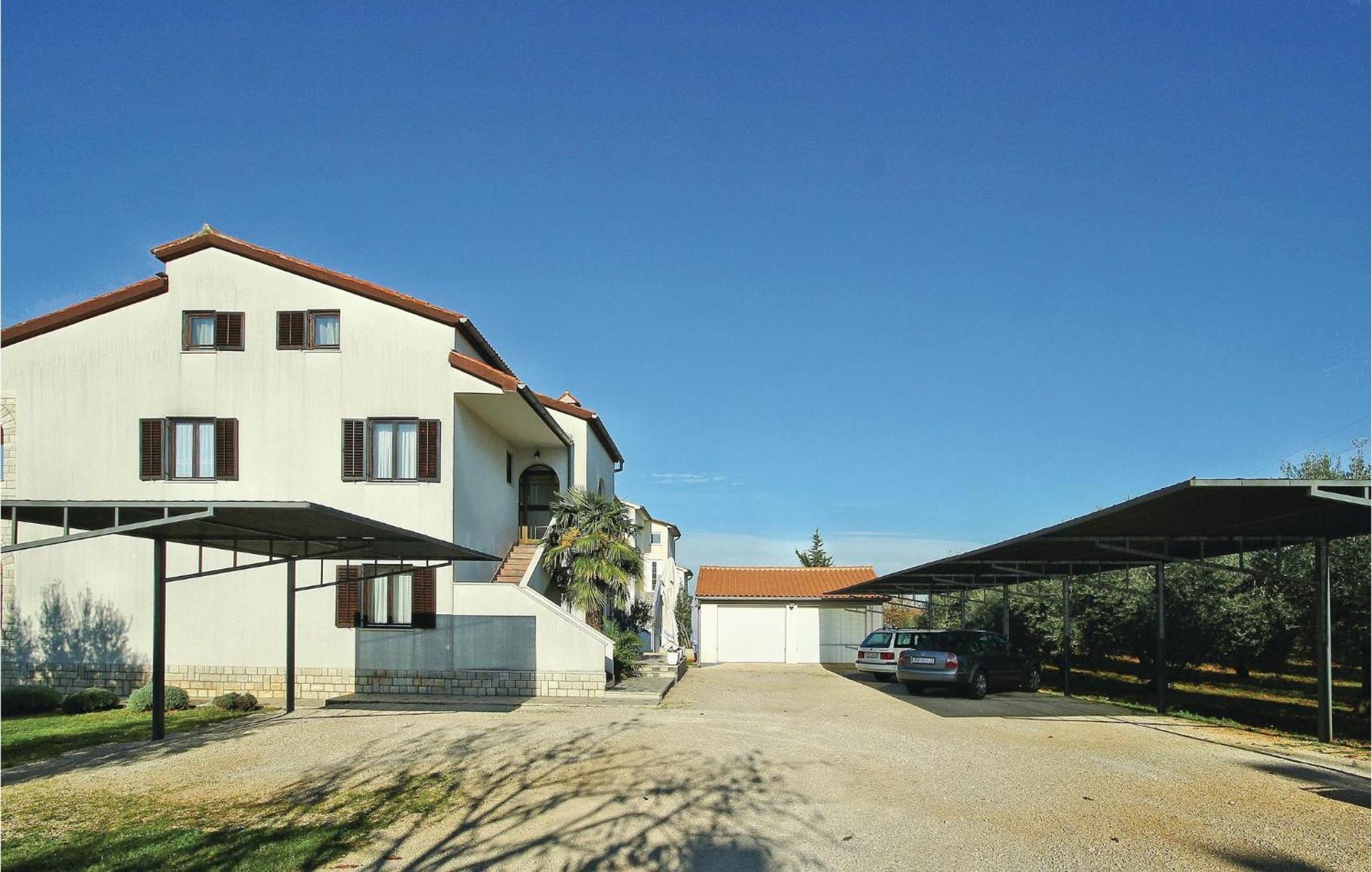 3 Bedroom Gorgeous Apartment In Poreč Dış mekan fotoğraf