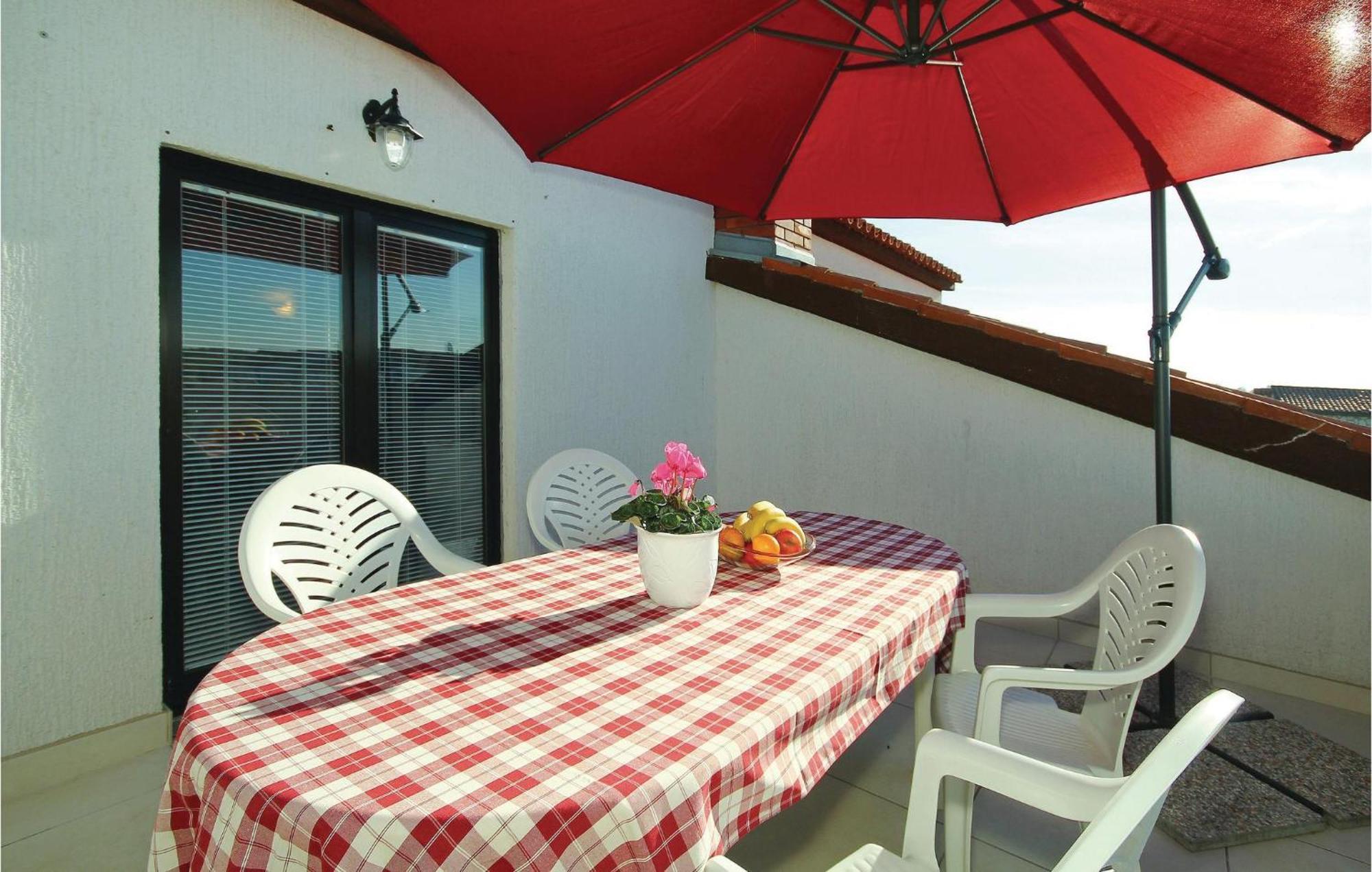 3 Bedroom Gorgeous Apartment In Poreč Dış mekan fotoğraf